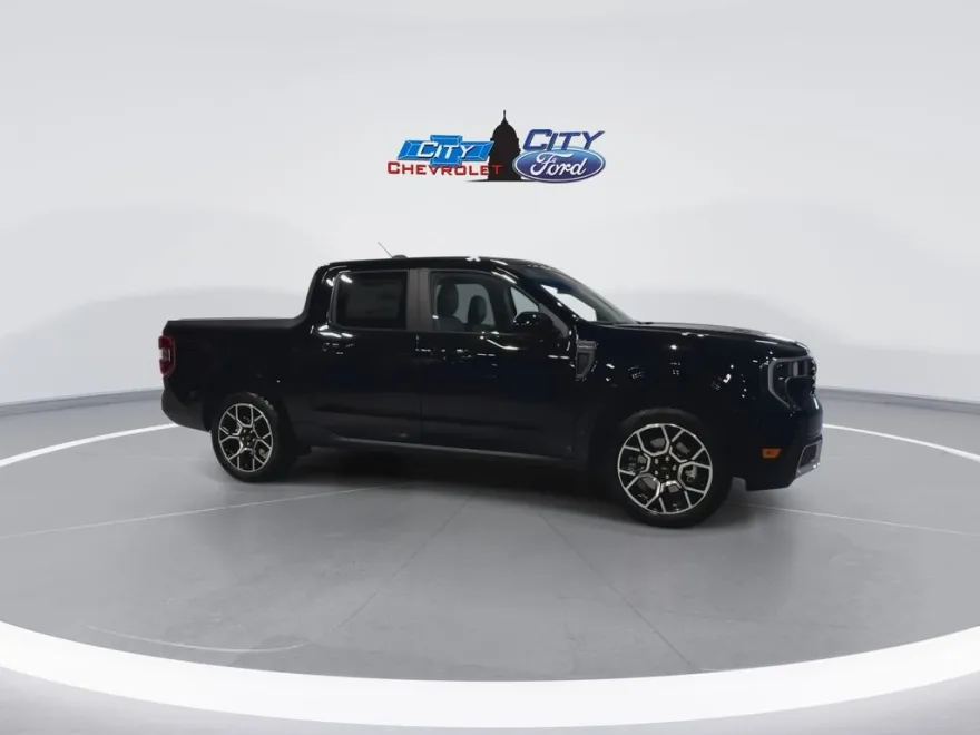2025 Ford Maverick Lariat photo 1