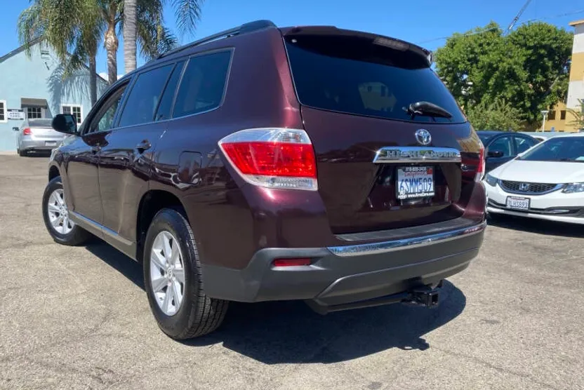 2011 Toyota Highlander SE photo 1