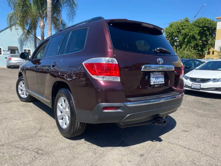 2011 Toyota Highlander SE photo 1