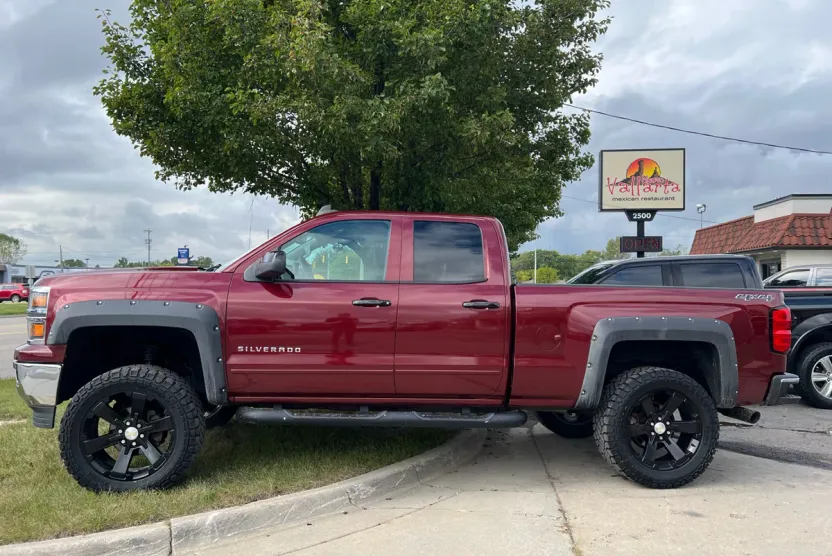 2015 Chevrolet Silverado LT photo 1