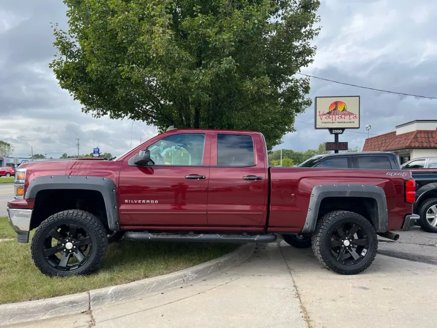 2015 Chevrolet Silverado LT photo 1