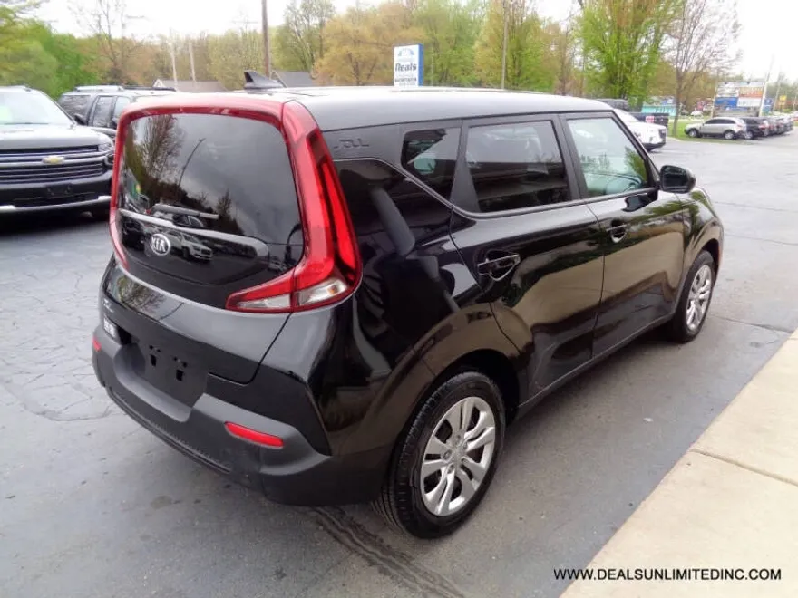 2021 Kia Soul LX photo 1