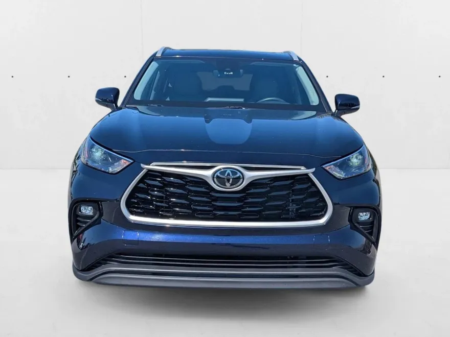 2022 Toyota Highlander XLE photo 1