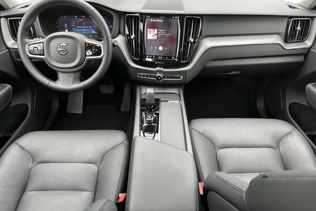 2025 Volvo XC60 Hybrid T8 Plus photo 1