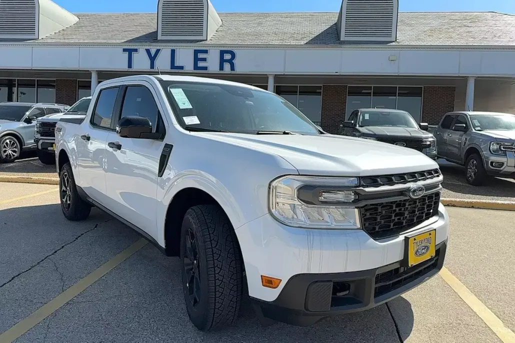 2024 Ford Maverick XLT photo 1