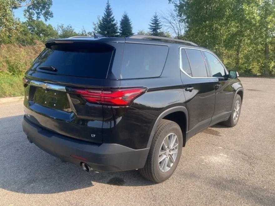2023 Chevrolet Traverse Cloth 1LT photo 1
