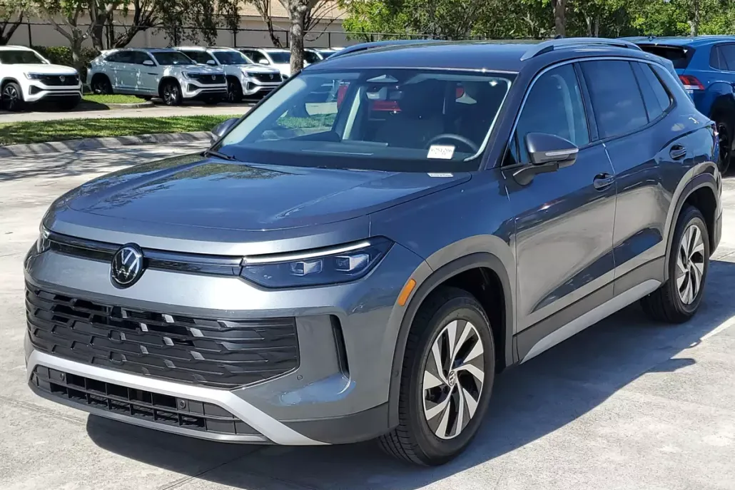 2025 Volkswagen Tiguan S photo 1