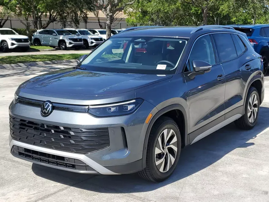 2025 Volkswagen Tiguan S photo 1