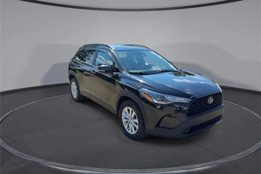 2023 Toyota Corolla Cross LE photo 1