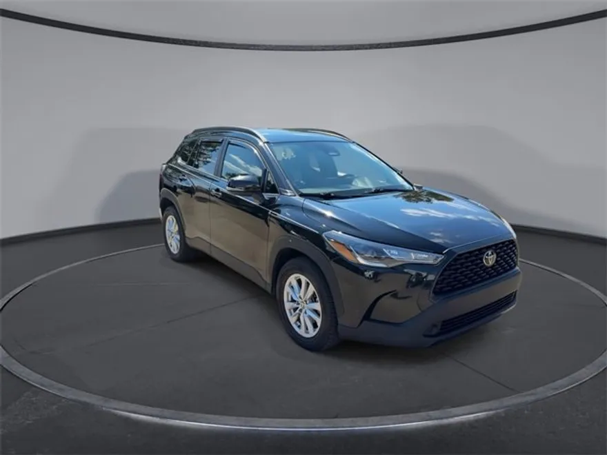 2023 Toyota Corolla Cross LE photo 1