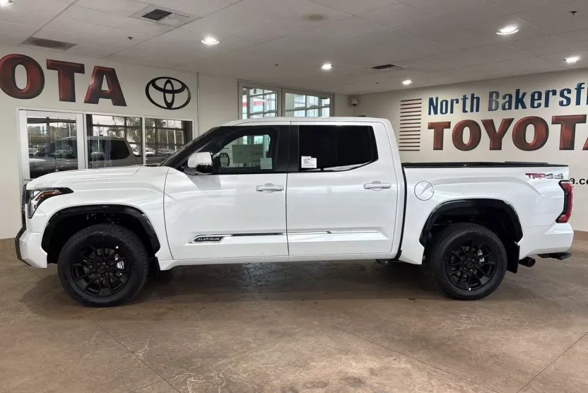 2025 Toyota Tundra Platinum CrewMax photo 1