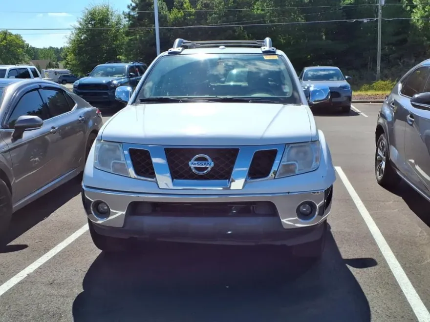 2012 Nissan Frontier SL photo 1