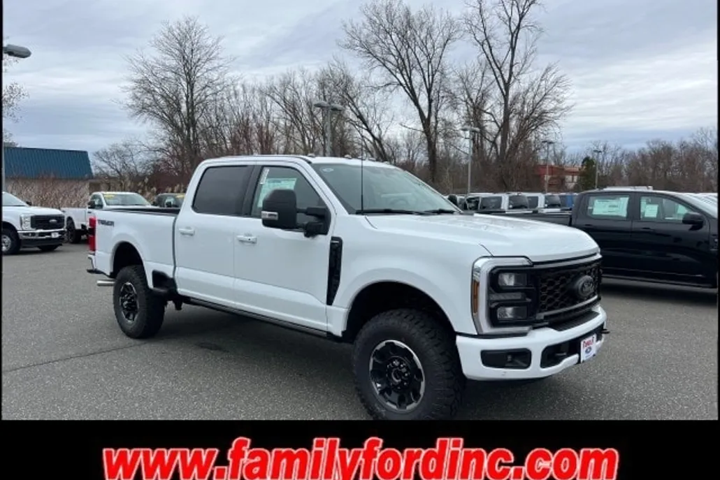 2025 Ford F-350 Lariat photo 1