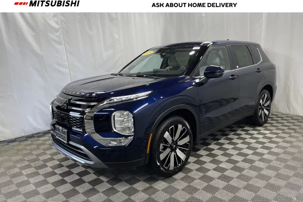 2025 Mitsubishi Outlander SE photo 1