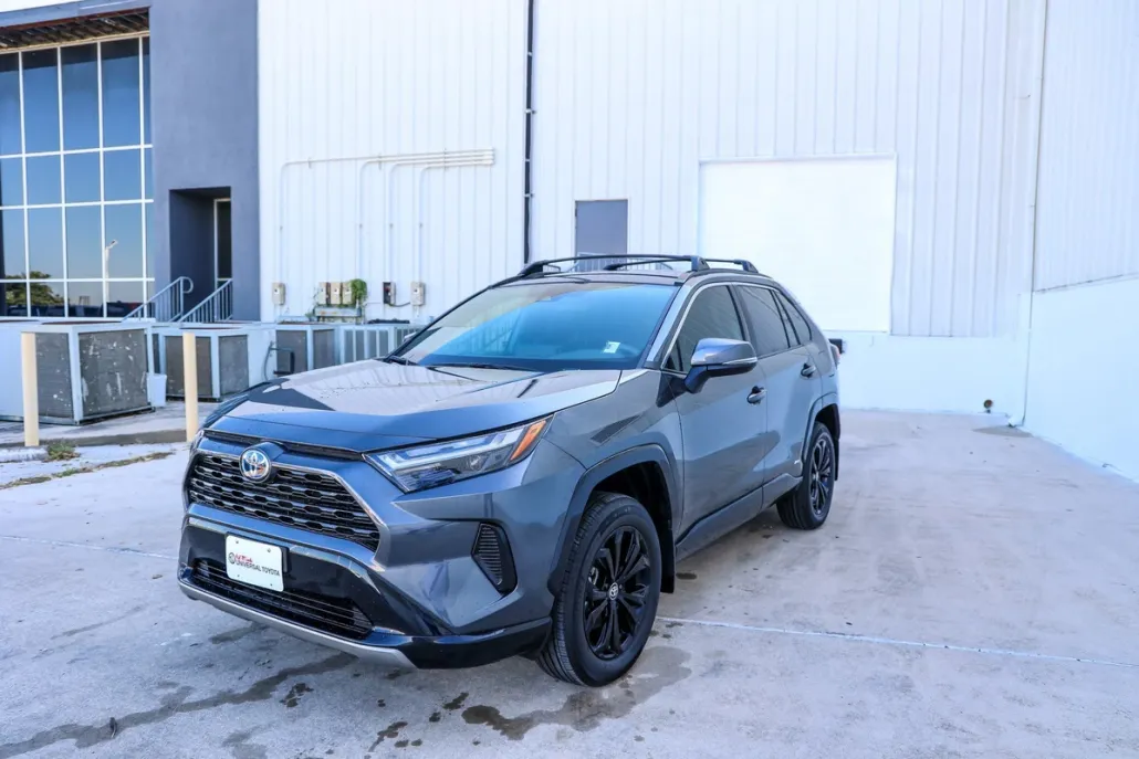 2023 Toyota RAV4 Hybrid SE photo 1