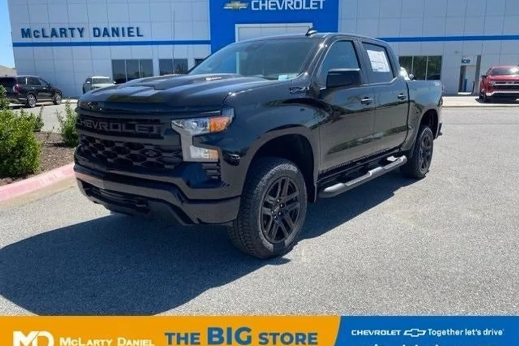 2025 Chevrolet Silverado 1500 Custom Trail Boss photo 1