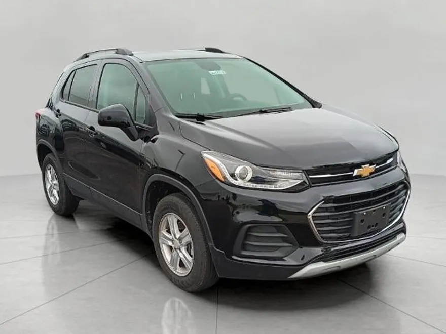 2022 Chevrolet Trax LT photo 1