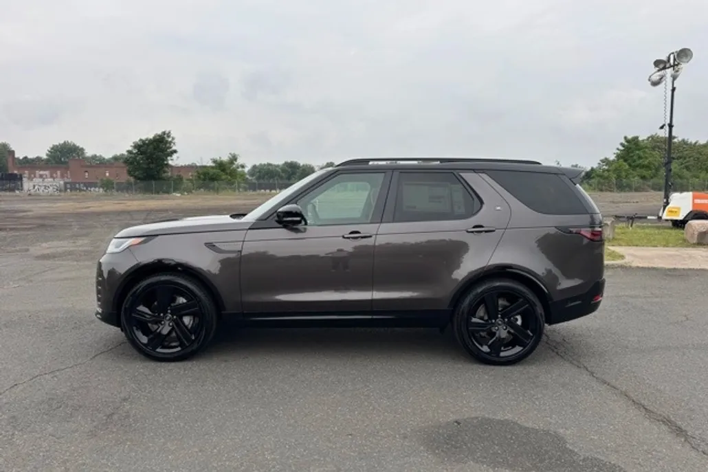 2025 Land Rover Discovery SE photo 1