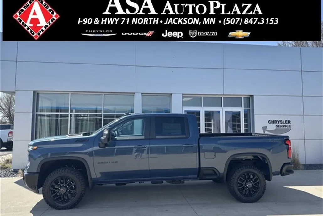 2025 Chevrolet Silverado 2500HD LT photo 1