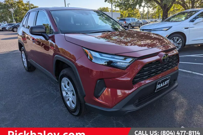 2024 Toyota RAV4 LE photo 1