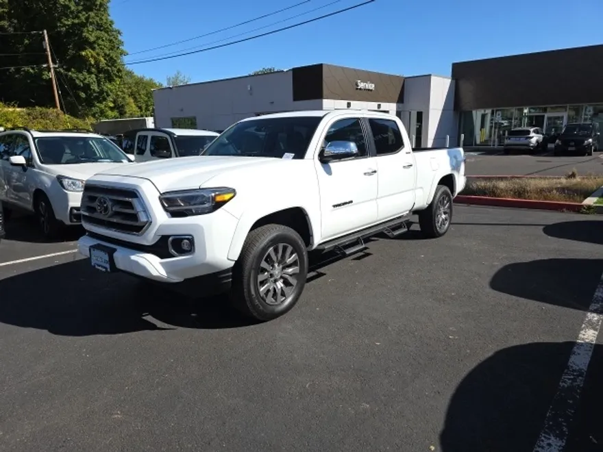 2023 Toyota Tacoma Limited V6 photo 1
