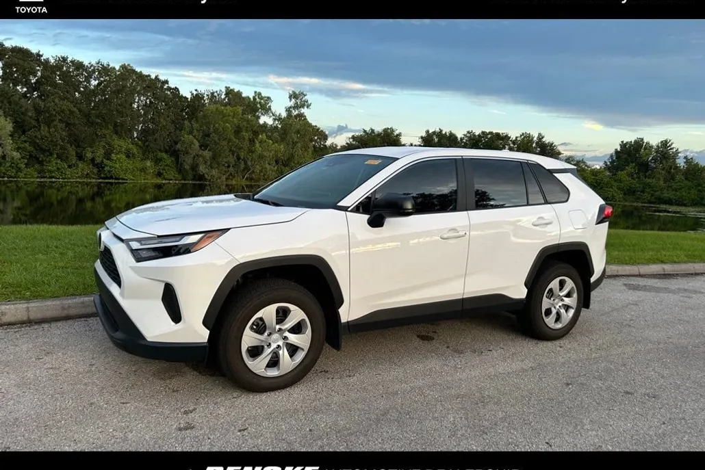 2024 Toyota RAV4 LE photo 1