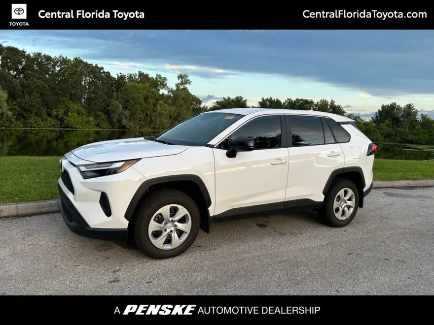 2024 Toyota RAV4 LE photo 1