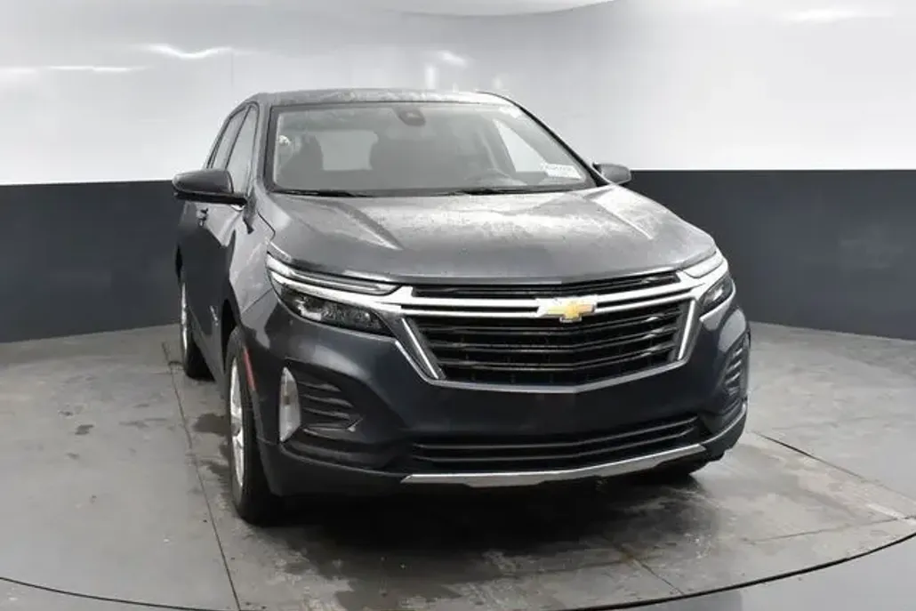 2023 Chevrolet Equinox LT photo 1