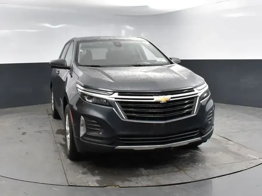 2023 Chevrolet Equinox LT photo 1
