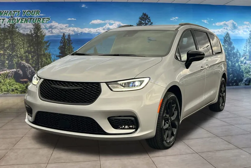 2026 Chrysler Pacifica photo 1