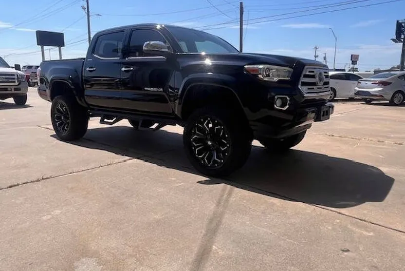 2018 Toyota Tacoma Limited photo 1