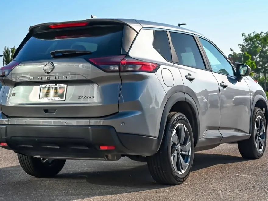 2024 Nissan Rogue SV photo 1