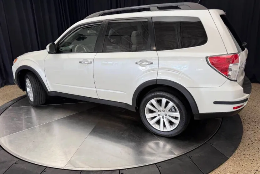 2013 Subaru Forester 2.5X Premium photo 1