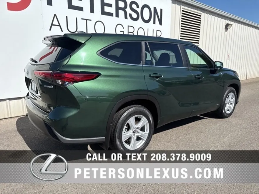 2023 Toyota Highlander Hybrid LE photo 1