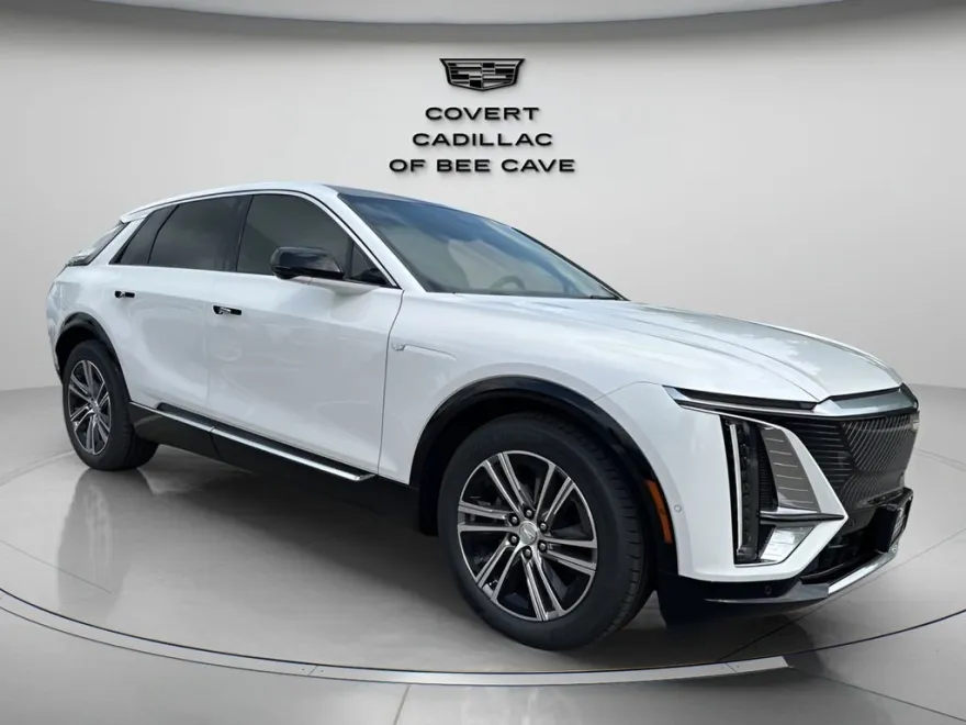 2025 Cadillac Lyriq Luxury photo 1