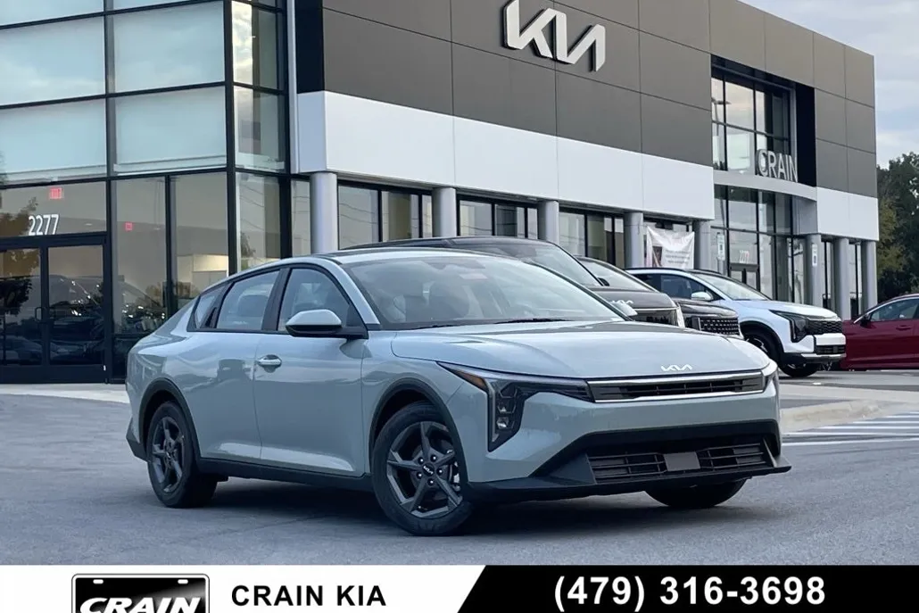 2025 Kia K4 LXS photo 1