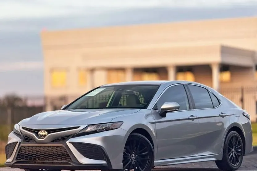 2023 Toyota Camry SE photo 1