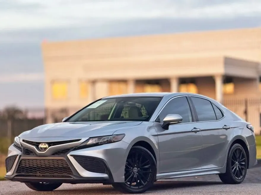 2023 Toyota Camry SE photo 1