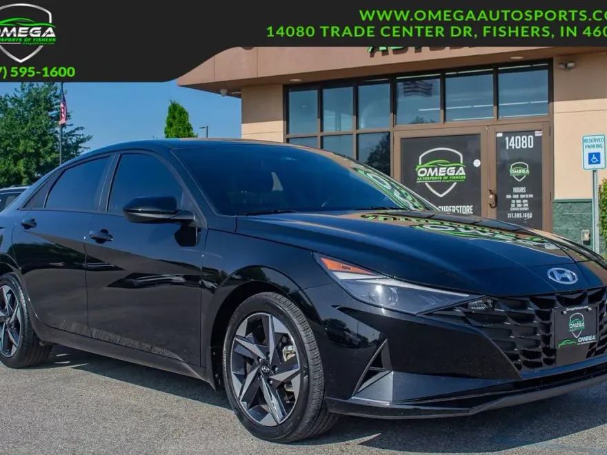 2023 Hyundai Elantra SEL photo 1