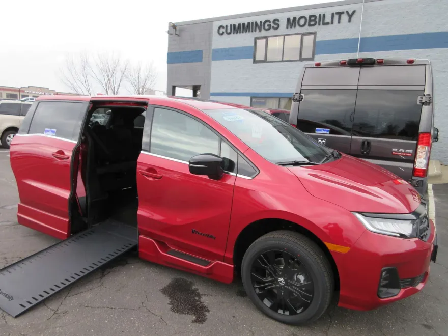 2025 Honda Odyssey photo 1