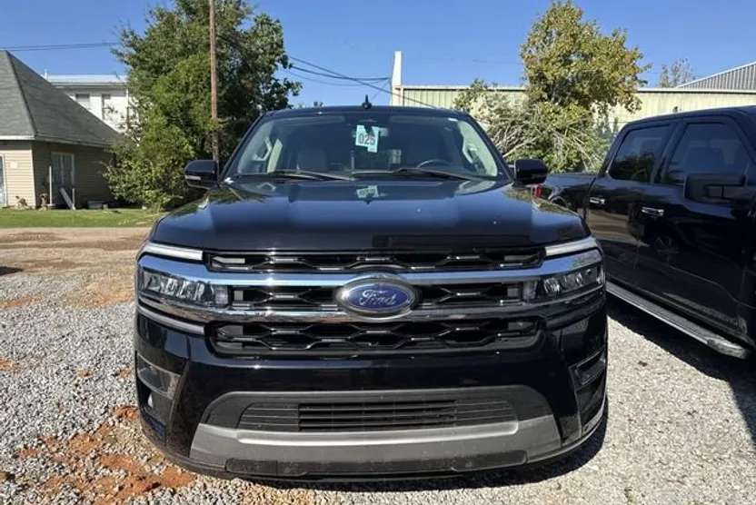 2024 Ford Expedition MAX Limited photo 1