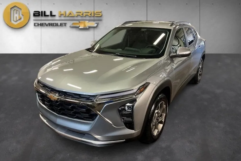 2024 Chevrolet Trax LT photo 1