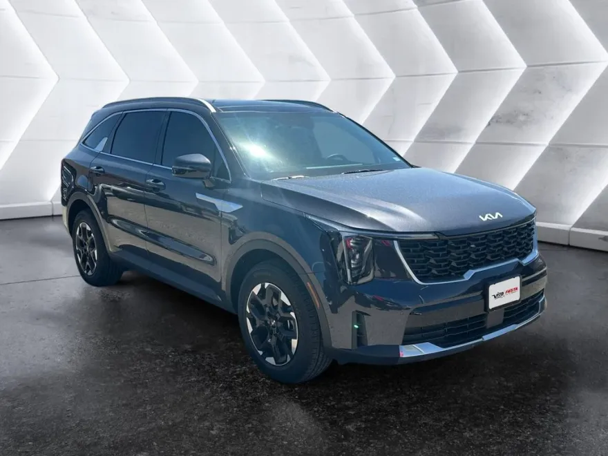 2025 Kia Sorento S photo 1