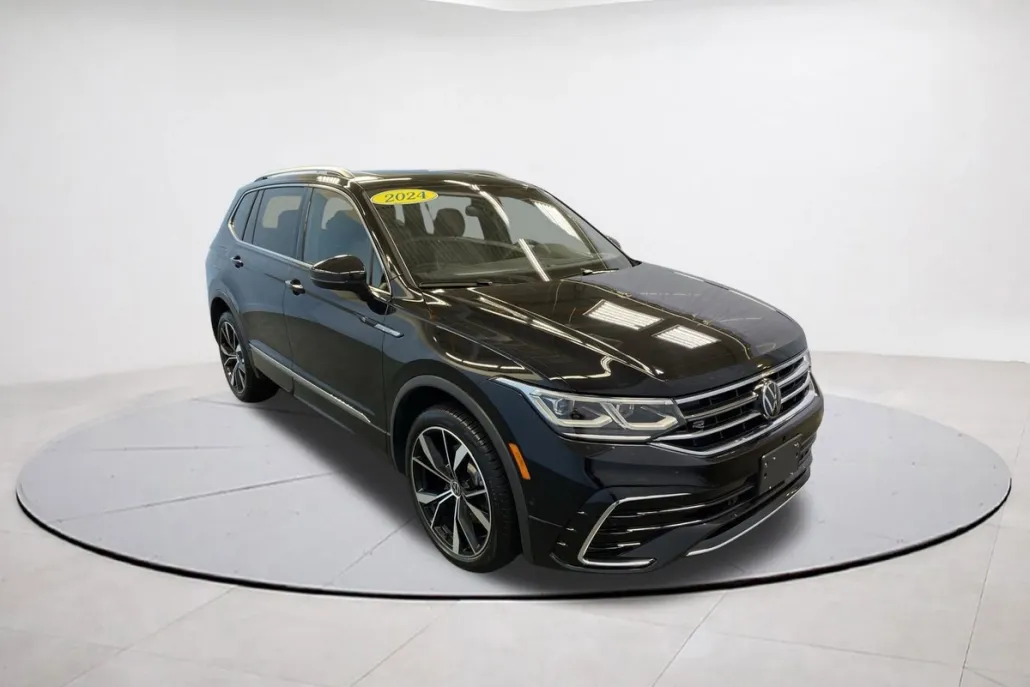 2024 Volkswagen Tiguan SEL R-Line Black photo 1