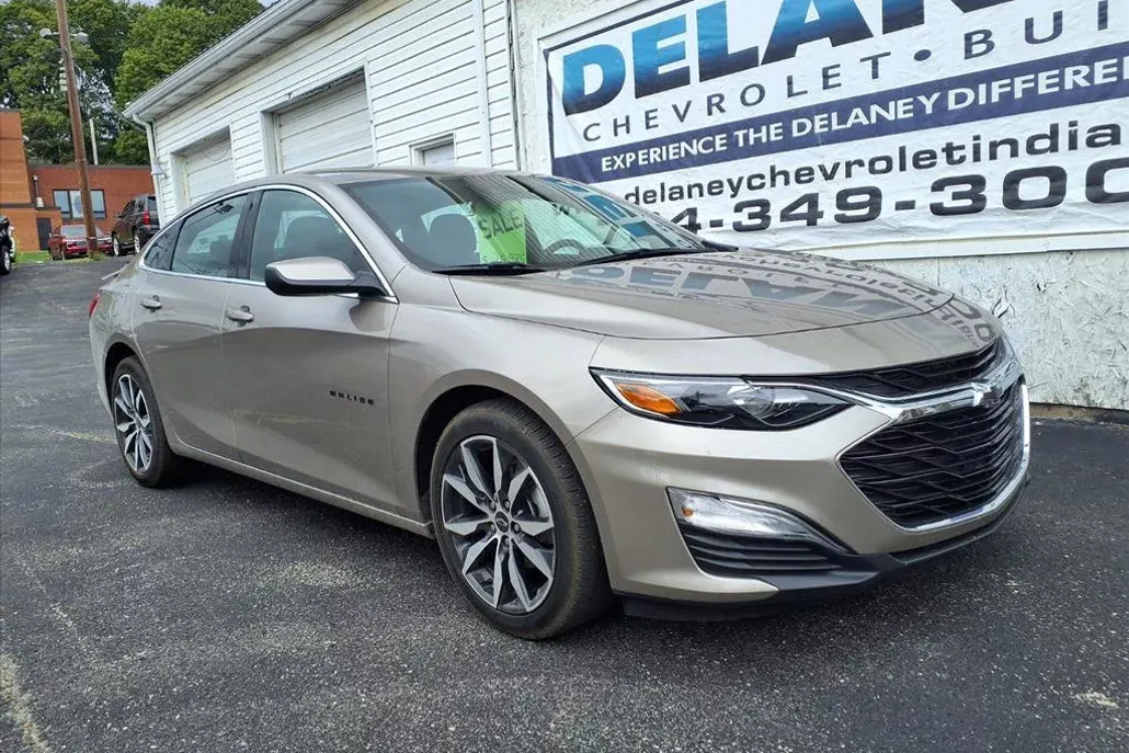2025 Chevrolet Malibu RS photo 1