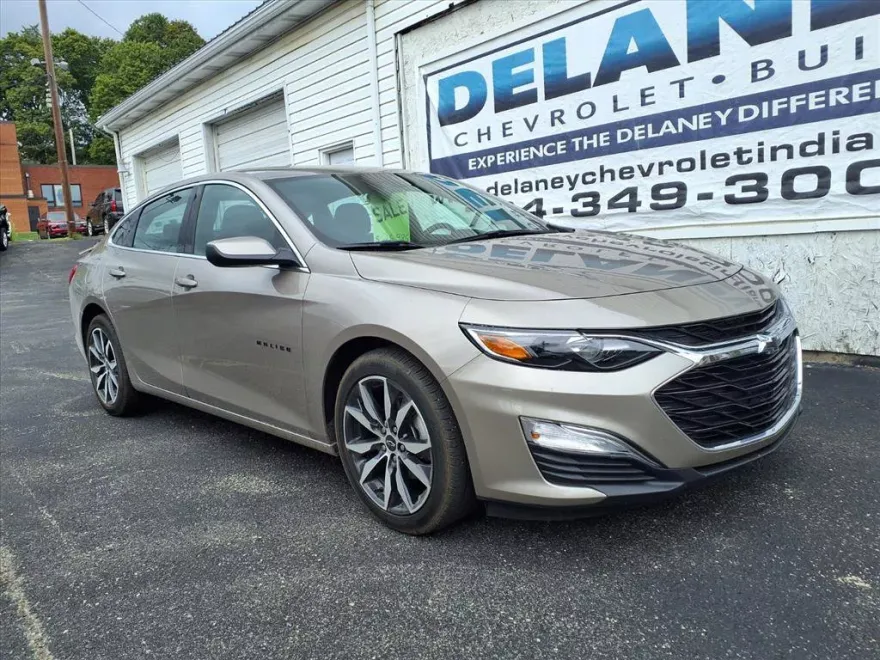 2025 Chevrolet Malibu RS photo 1