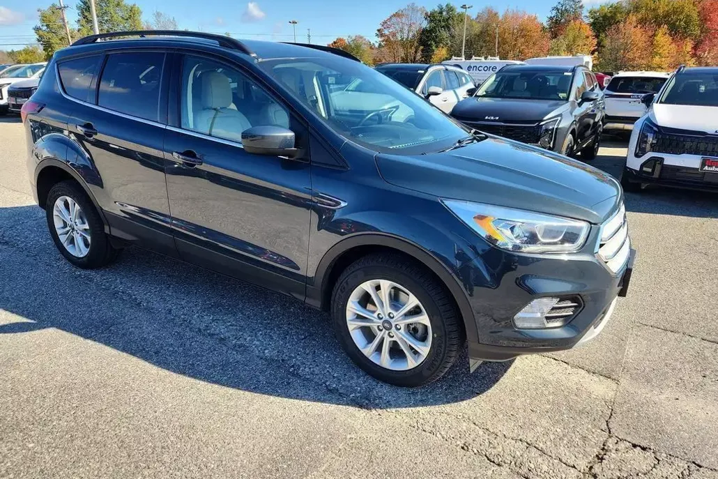 2019 Ford Escape SEL photo 1