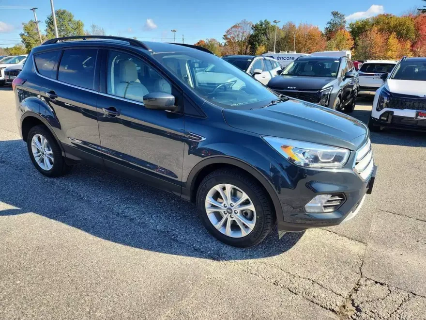 2019 Ford Escape SEL photo 1