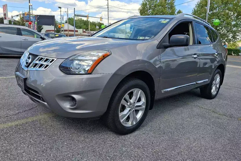 2015 Nissan Rogue Select S photo 1