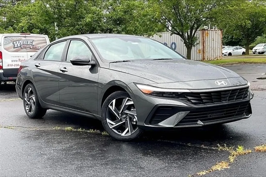 2025 Hyundai Elantra SEL Sport photo 1
